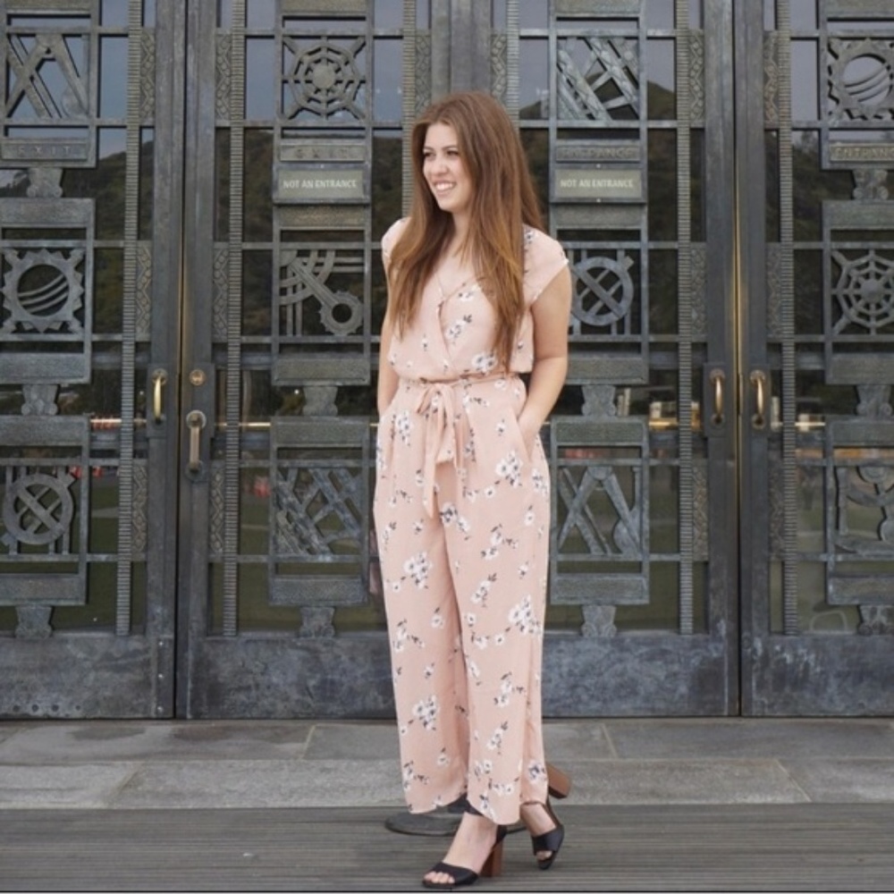 Sienna Sky Gorgeous Floral Blush Jumpsuit Sz L - Picture 2 of 5